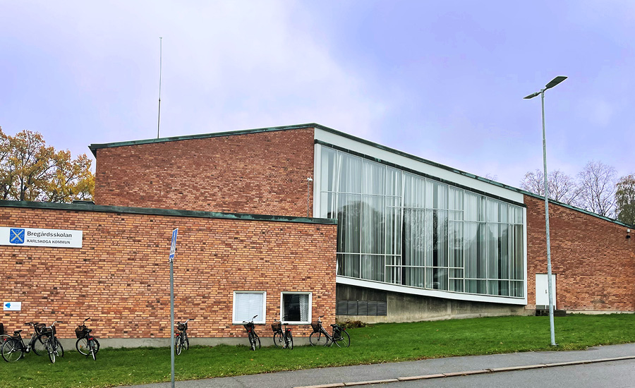 Bild på Bregårdsskolans aula utifrån