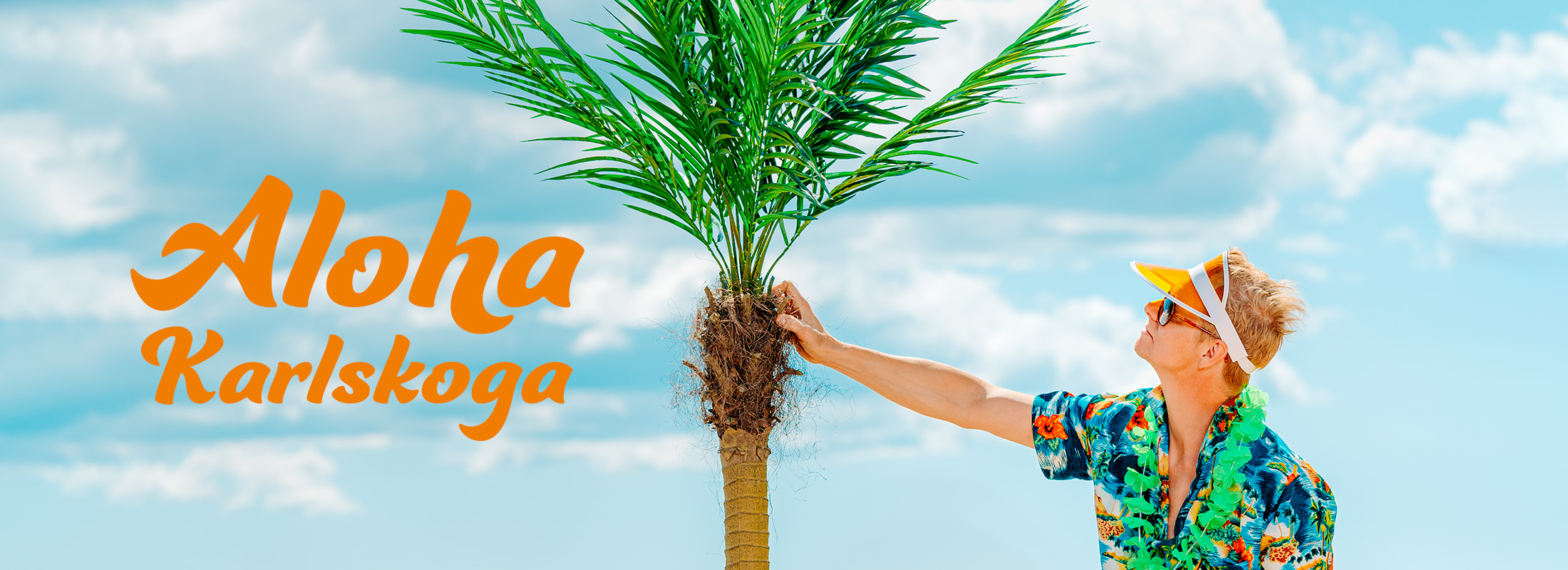 Man med hawaiiskjorta och solglasögon håller i en palm