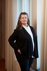 Maria Montin med neutralt ansiktsuttryck